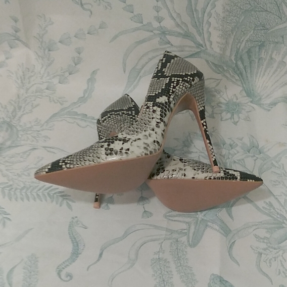 🕷️PrettyLitteThing🕷️ - Picture 5 of 8